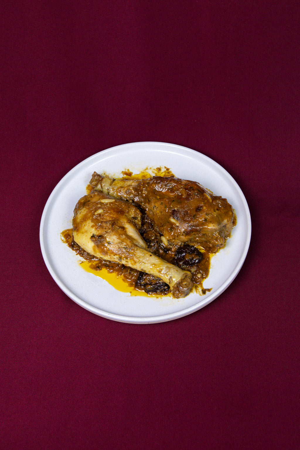 POLLASTRE ROSTIT AMB PRUNES I PINYONS DEL PAÍS (preu ració)