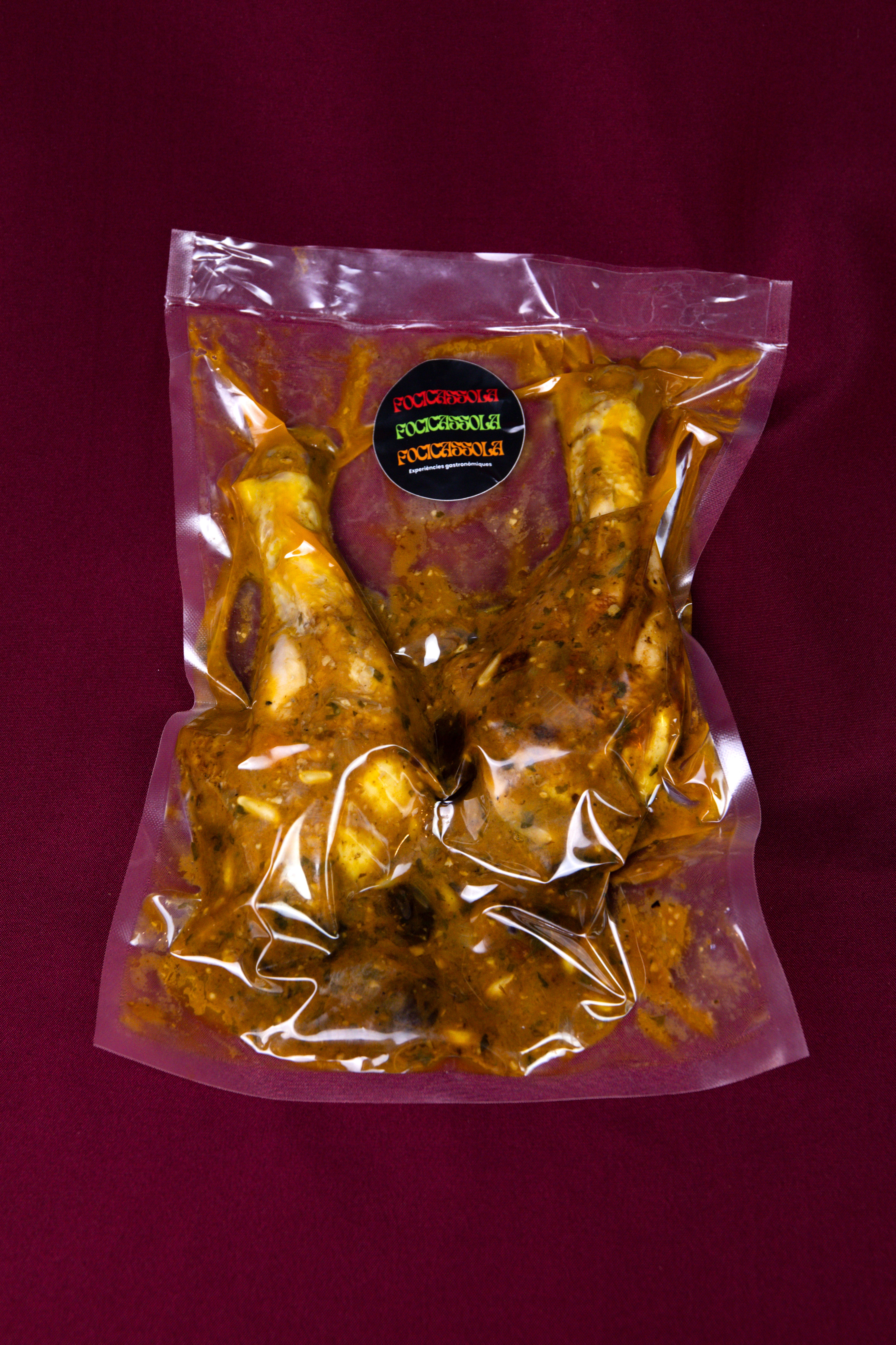 POLLASTRE ROSTIT AMB PRUNES I PINYONS DEL PAÍS (preu ració)